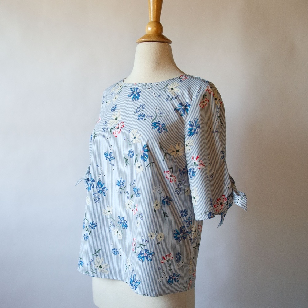 H&M Floral Striped Bow Tie Short Sleeves Spring Top